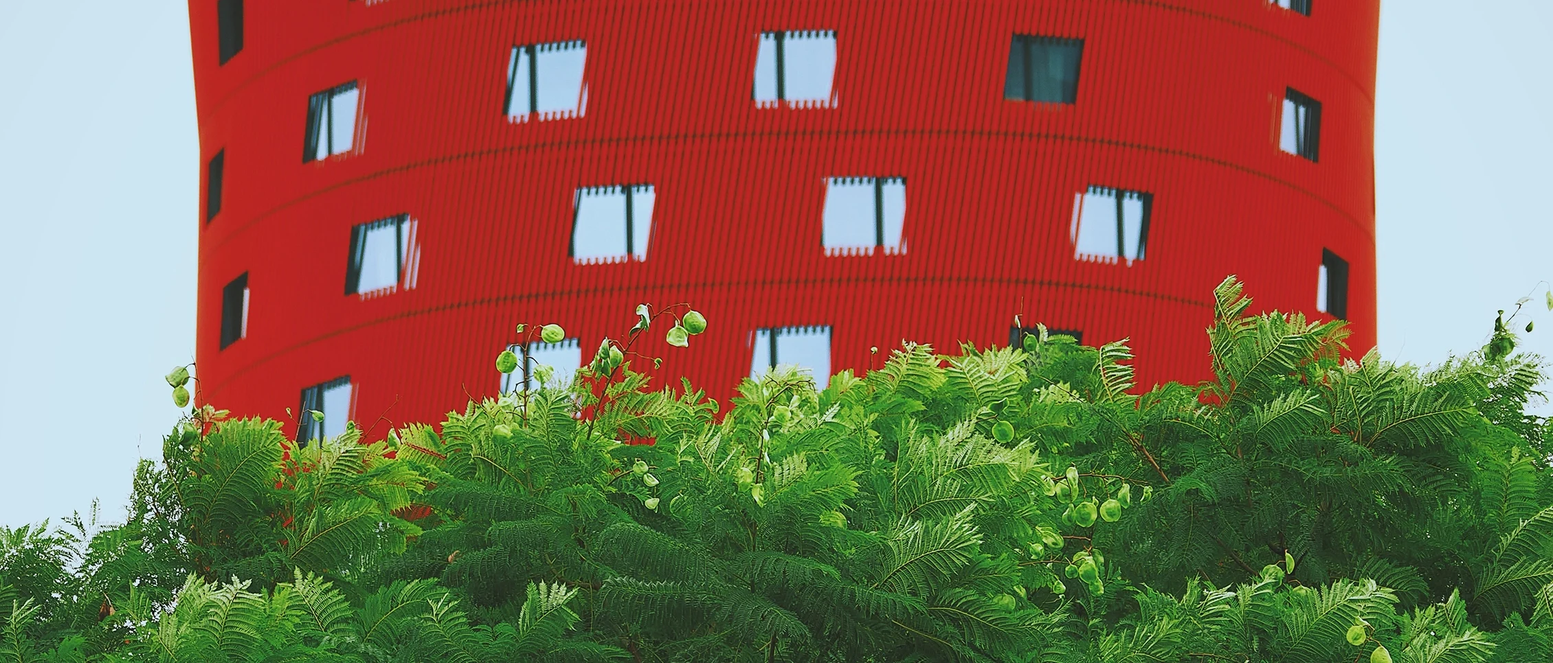 Photo of a red building shot with OM SYSTEM OM-3 and the M.Zuiko Digital 12-100mm F4.0 IS PRO